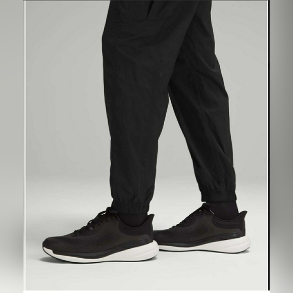 Lululemon Lightweight Cargo Mid-Rise Hiking Pant - Black 10 - Picture 2 of 12